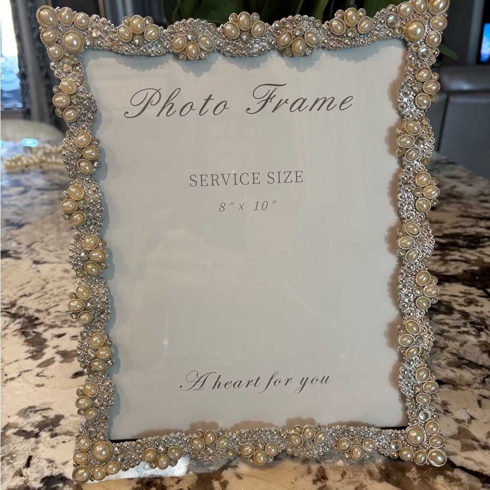 Elegant Pearl and Silver Photo Frame